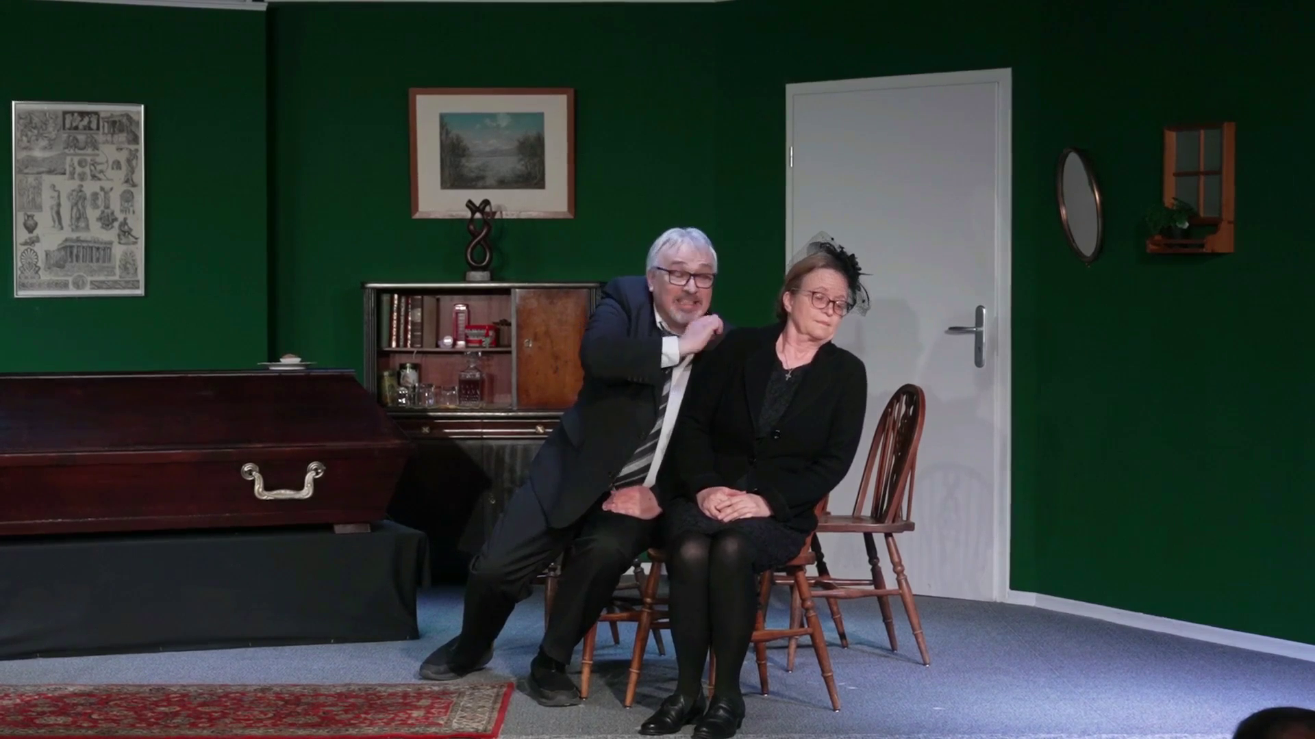 Howard und Megäre aus "Die Trauerfeier" Regina, Ralf